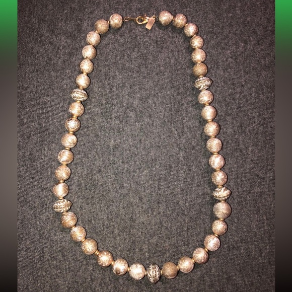 Jewelry - vintage beaded necklace